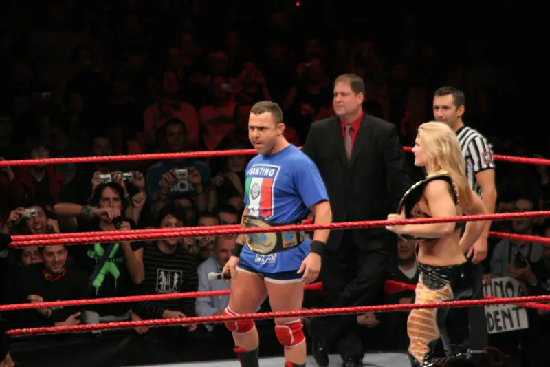 A photo of GlaMarella in the WWE Italy Tour.