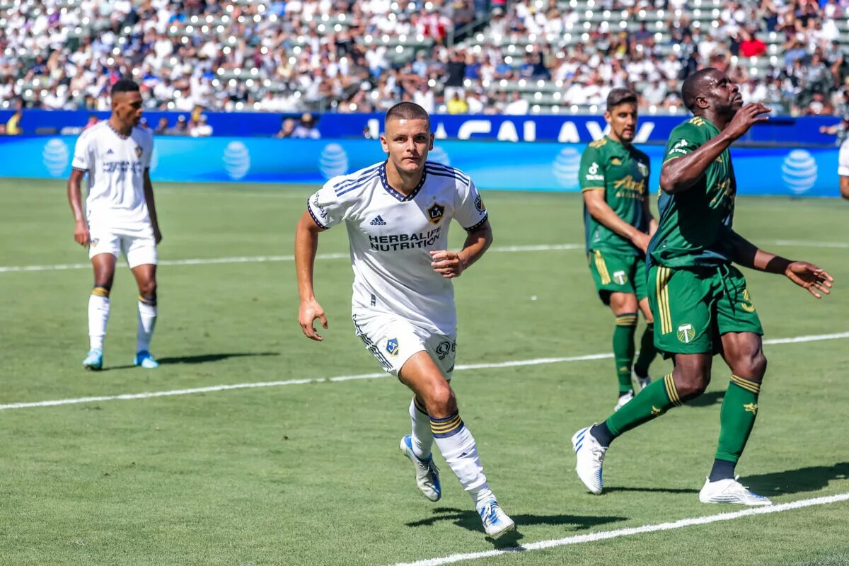LA Galaxy's Dejan Joveljić running on June 18, 2022