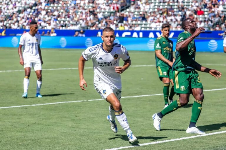 LA Galaxy's Dejan Joveljić running on June 18, 2022