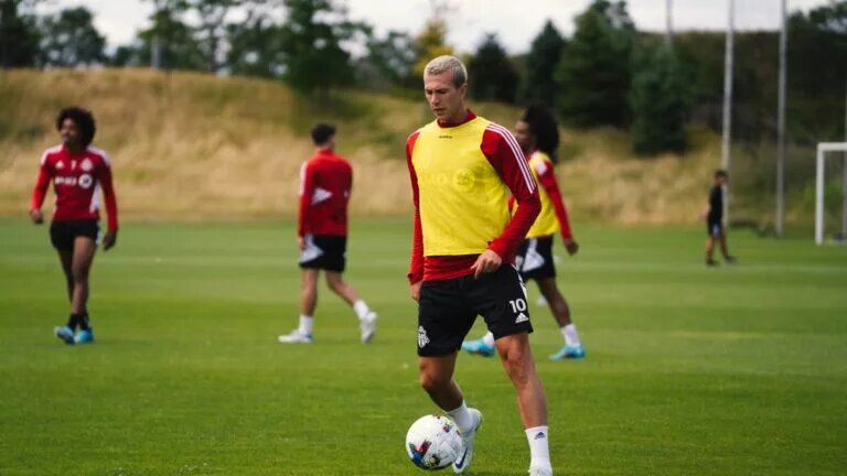 Toronto FC player Federico Bernardeschi with the ball as Toronto FC could win ninth Voyageurs Cup on July 26, 2022.