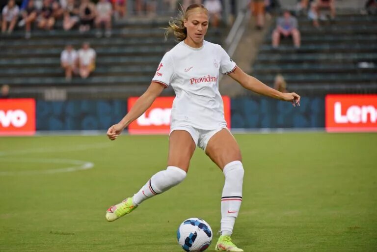 The Courage upset first place Portland Thorns on Kelli Hubly's 50th NWSL game on August 23, 2022