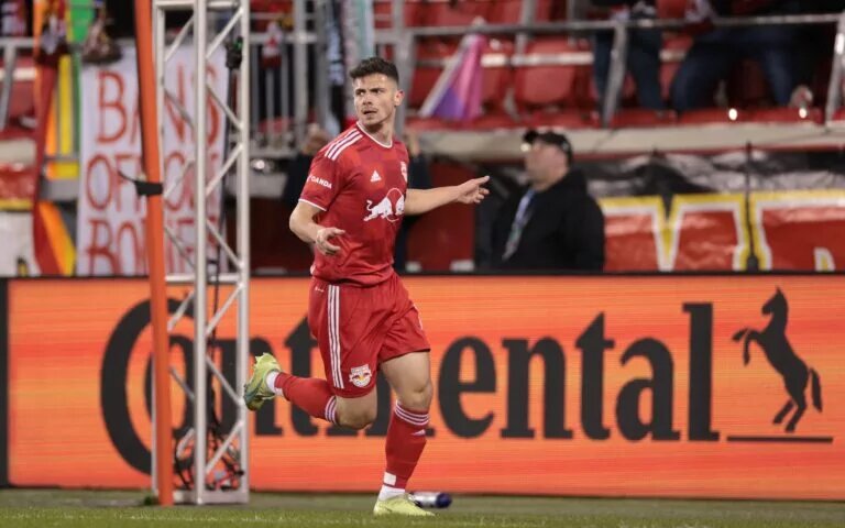 Dante Vanzeir scored the game-winning goal, his first in MLS. Red Bulls 2-1 Columbus Crew