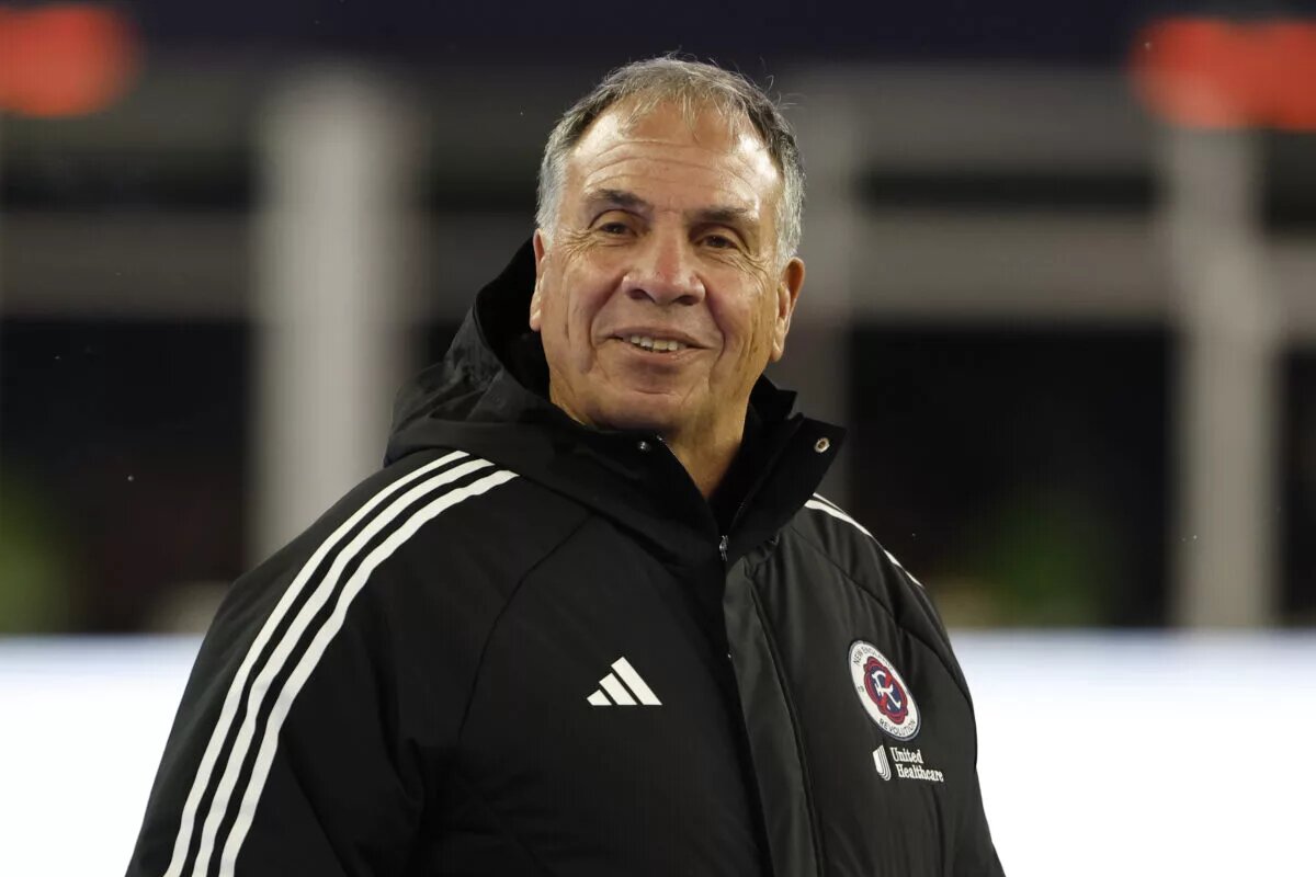 Revs head coach Bruce Arena