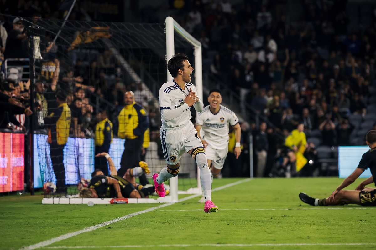 Riqui Puig leads Galaxy to win over LAFC in front of MLS record