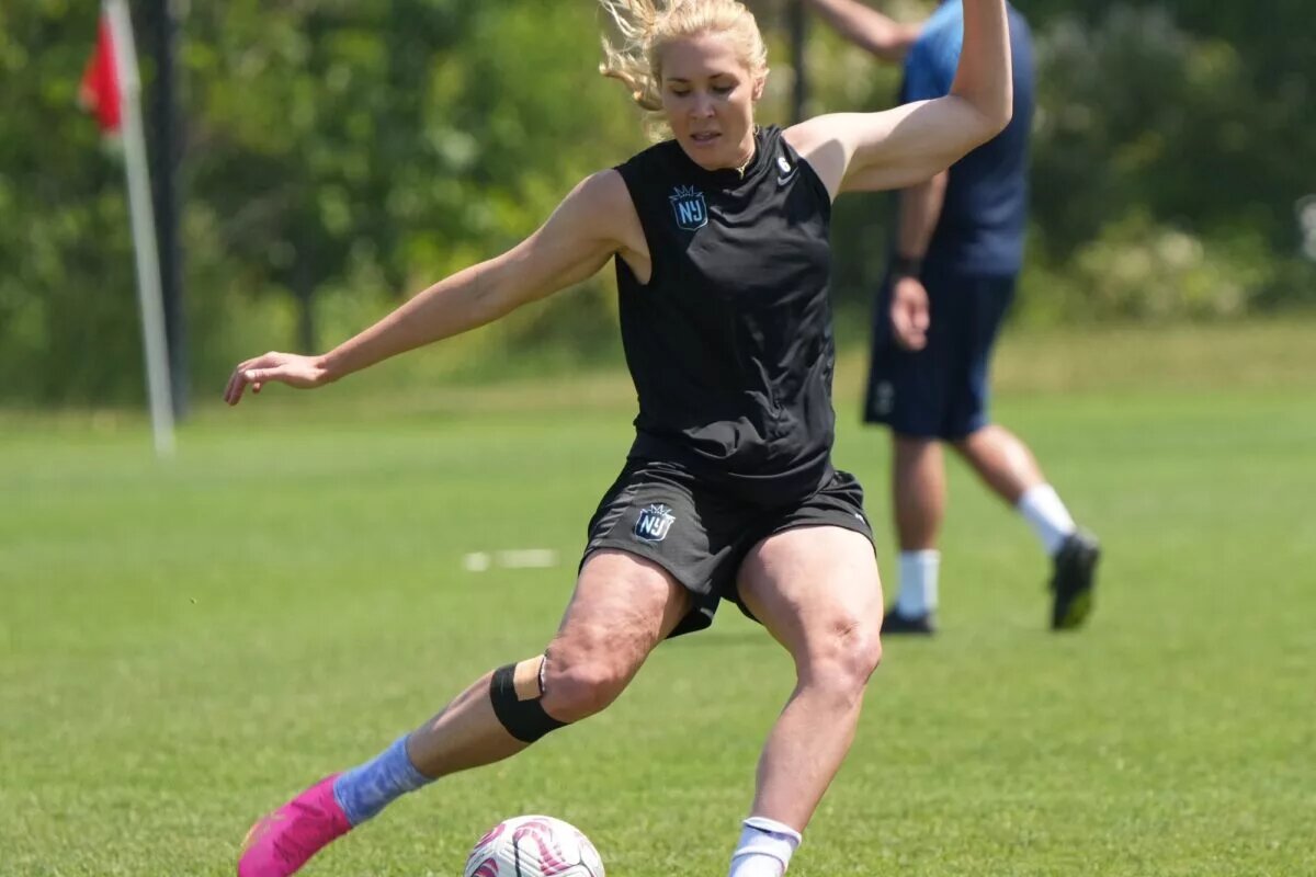Syndication: The Record of Allie Long Training in Whippany, NJ