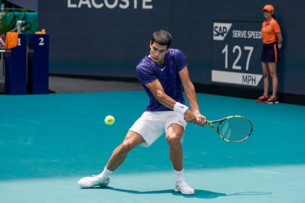 Carlos Alcaraz in action at the ATP Miami Open.