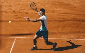 Carlos Alcaraz in action at the ATP Hamburg Open.