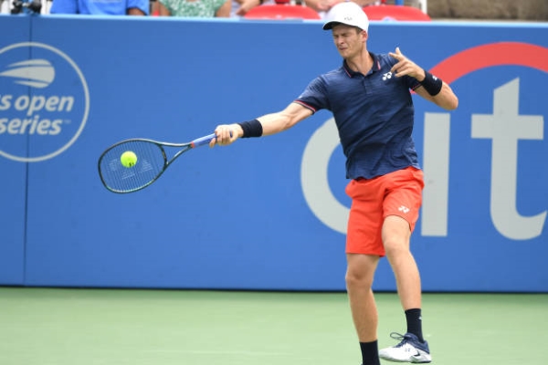 Hubert Hurkacz in action at the ATP Washington Open in 2019.