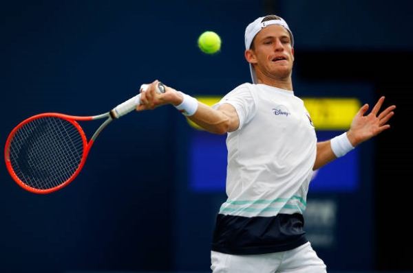 Diego Schwartzman in action at the ATP Montreal Masters 1000.