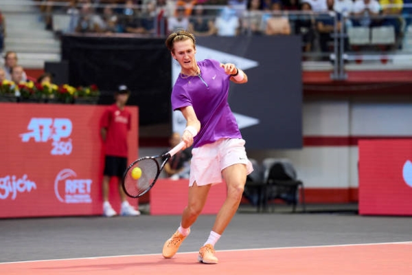 Sebastian Korda in action at the ATP Gijon Open.