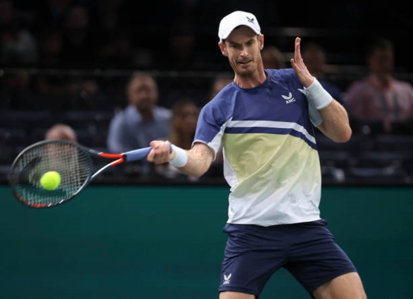 Andy Murray in action at the 2022 Paris Masters.