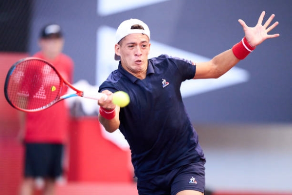 Sebastian Baez in action at the ATP Auckland Classic.