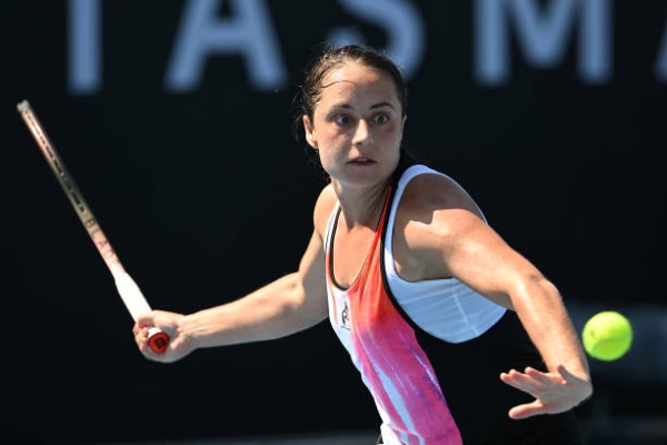 Elisabetta Cocciaretto in action at the WTA Hobart International.