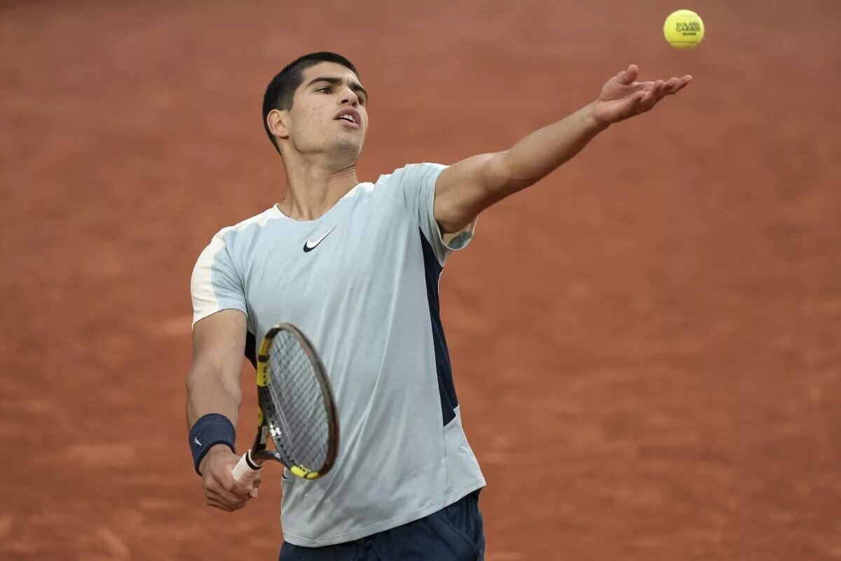 Carlos Alcaraz in action.
