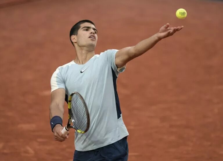 Carlos Alcaraz in action.