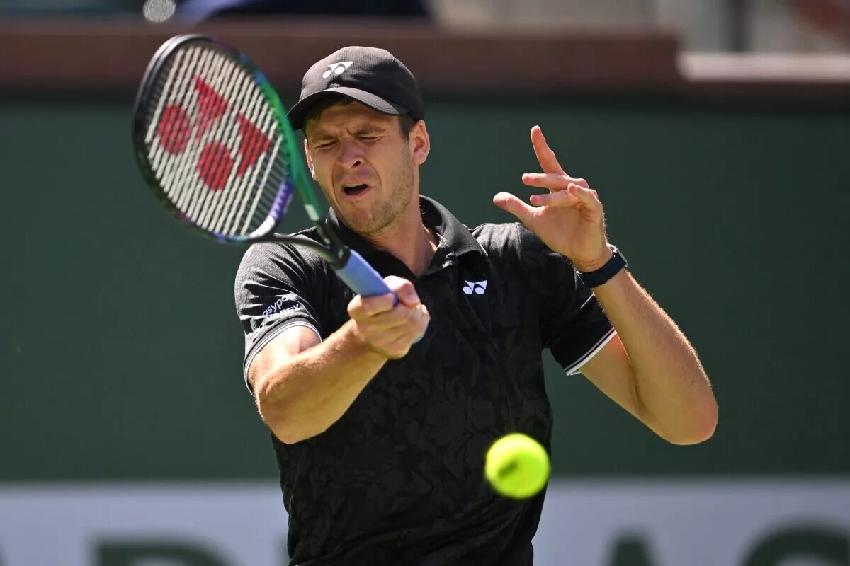 Hubert Hurkacz in action ahead of the ATP Estoril Open.