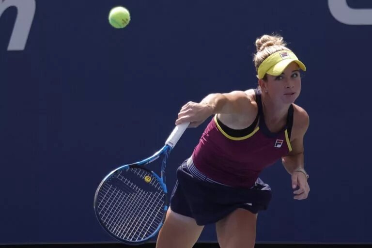 Elizabeth Mandlik in action ahead of the French Open.