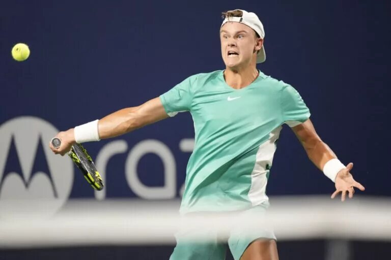 Holger Rune in action ahead of the ATP Paris Masters.