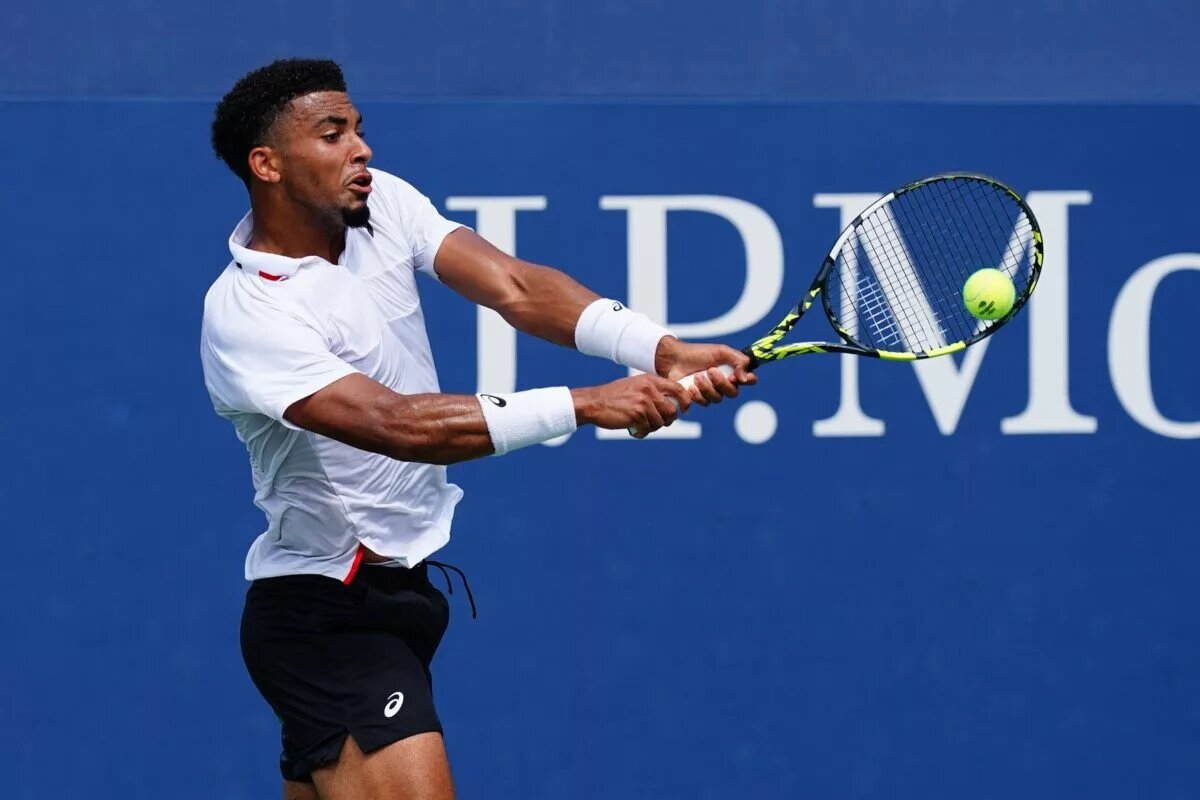 Arthur Fils in action ahead of the ATP Antwerp Open.