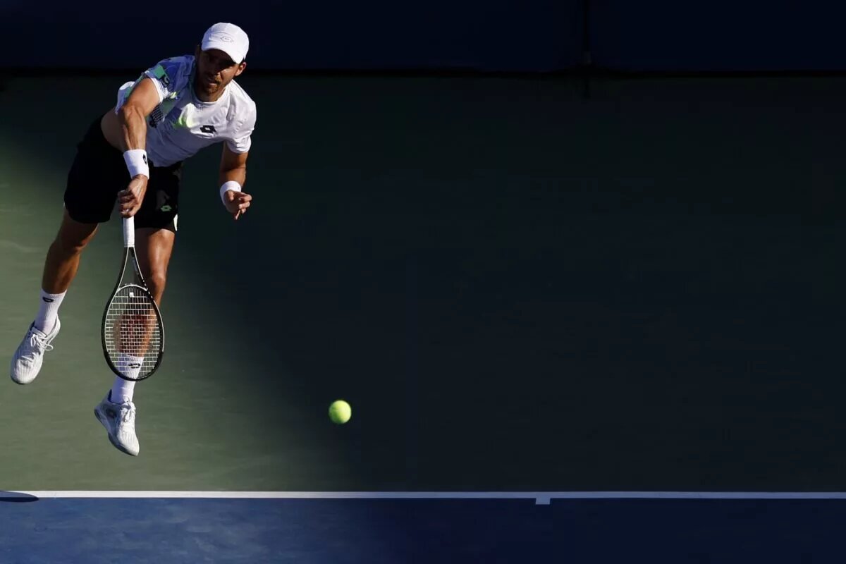 Benjamin Bonzi in action ahead of the ATP Antwerp Open.