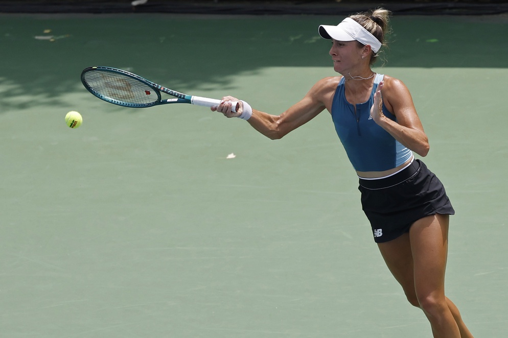 McCartney Kessler hits a forehand at the Citi DC Open