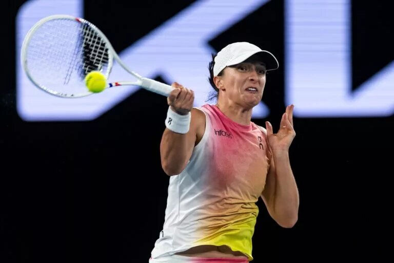 Iga Swiatek in Australian Open action.