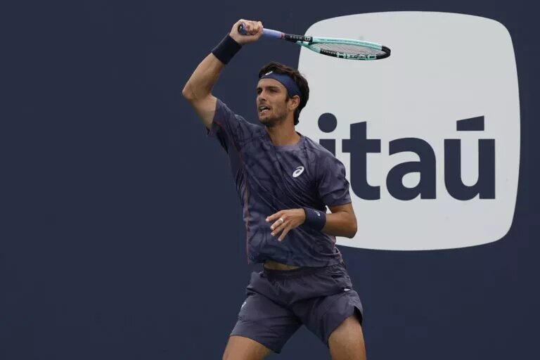 Lorenzo Musetti in action ahead of the ATP Monte Carlo Masters.