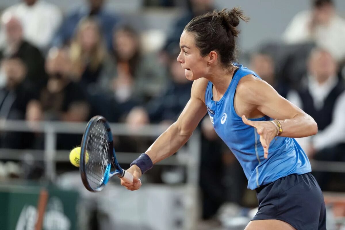 Lois Boisson in action ahead of WTA Hamburg.