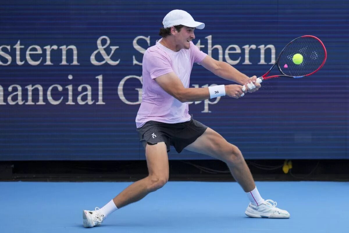 Joao Fonseca in action at ATP Cincinnati.