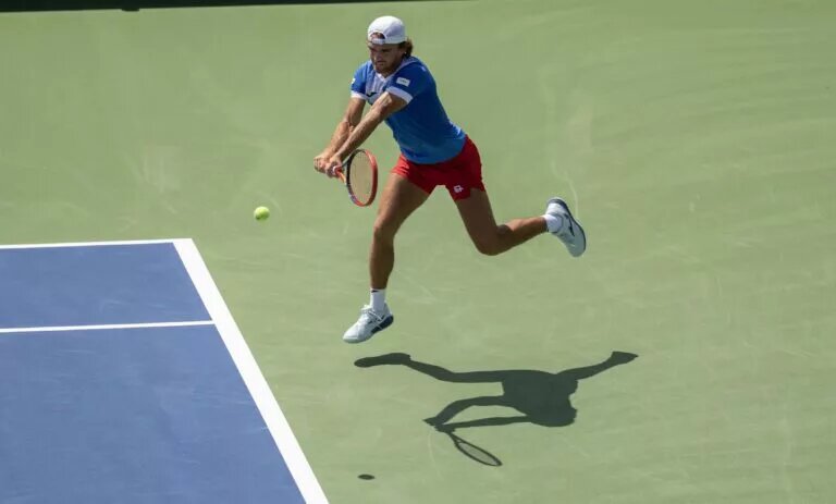 Tomas Machac in action ahead of ATP Adelaide.