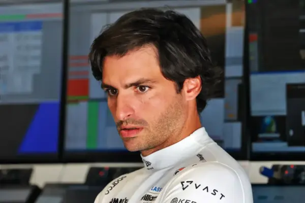 Sainz sparks controversy with response to Piastri incident